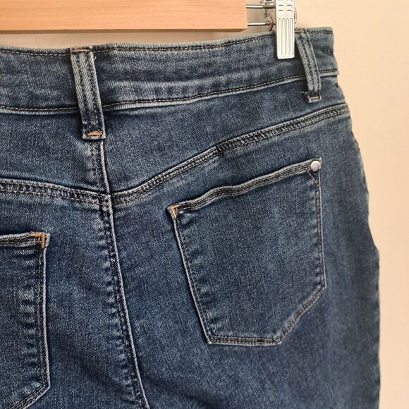 Chicos Jeans Womens 1 Medium 8 Blue Perfect Girlfriend Straight Leg Capri Raw - Picture 4 of 10